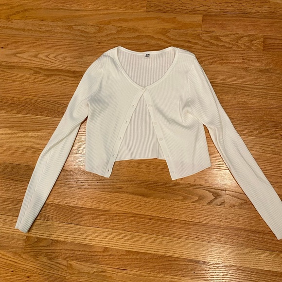 Uniqlo Sweaters - Uniqlo cropped sweater